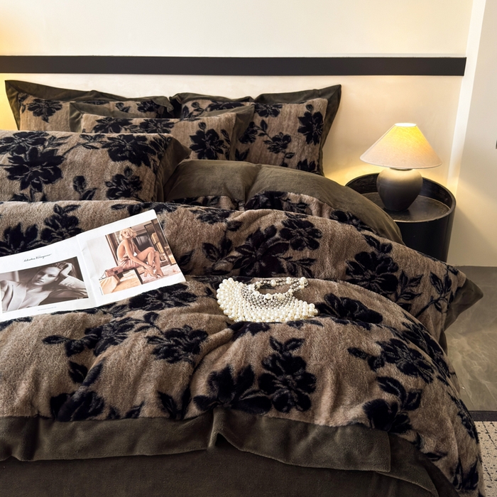 91家纺网 家纺一手货源 找家纺 九花鹿 2024新款A类宽边工艺款丹麦兔毛绒牛奶绒四件套 宽边丹麦兔绒-花屿