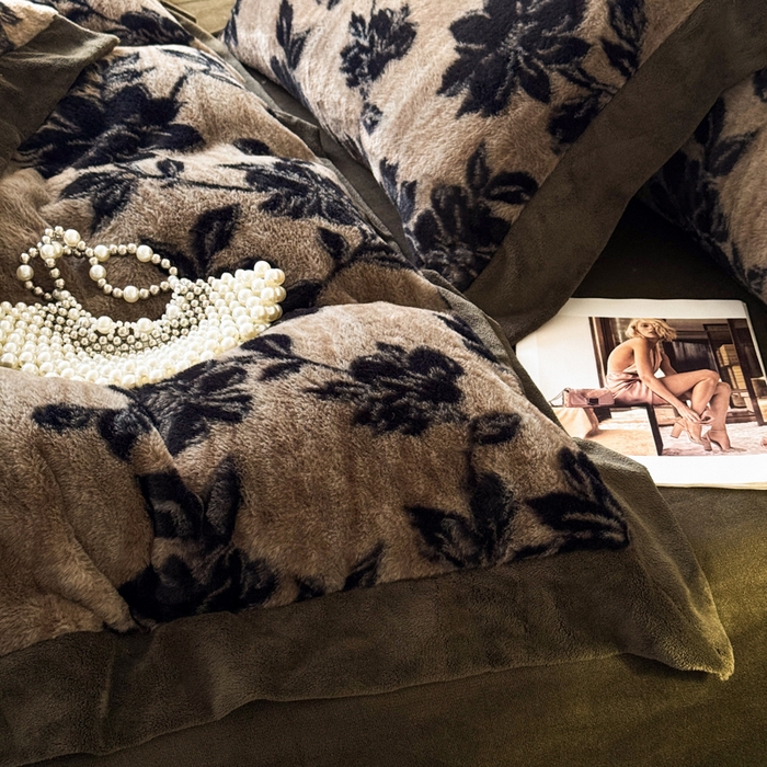 91家纺网 家纺一手货源 找家纺 九花鹿 2024新款A类宽边工艺款丹麦兔毛绒牛奶绒四件套 宽边丹麦兔绒-花屿