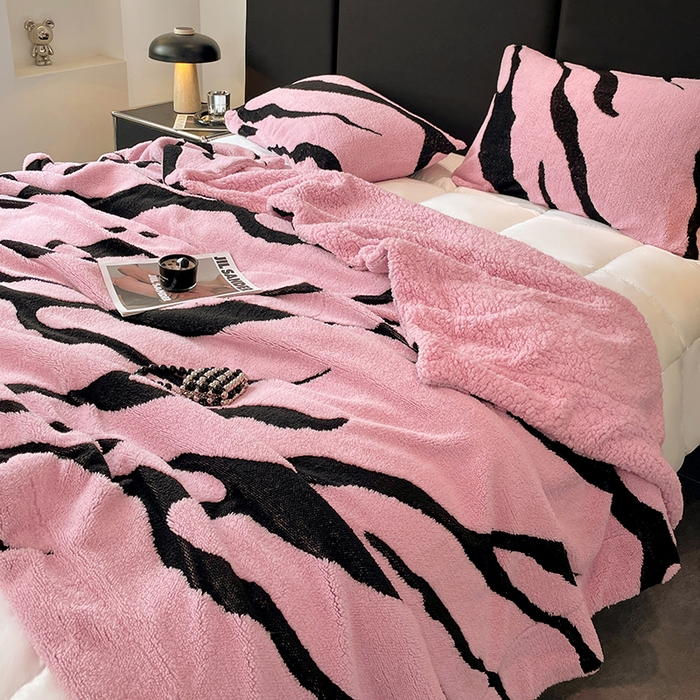 91家纺网 家纺一手货源 找家纺 （总）楼兰公主毛毯专供 2025爆款阳离子赫本双层单层羊羔绒跨境绒毯