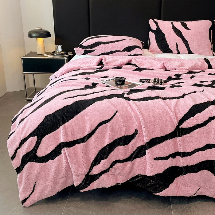 91家纺网 家纺一手货源 找家纺 楼兰公主毛毯专供 2025爆款阳离子赫本双层单层羊羔绒跨境绒毯 赫本-黛粉