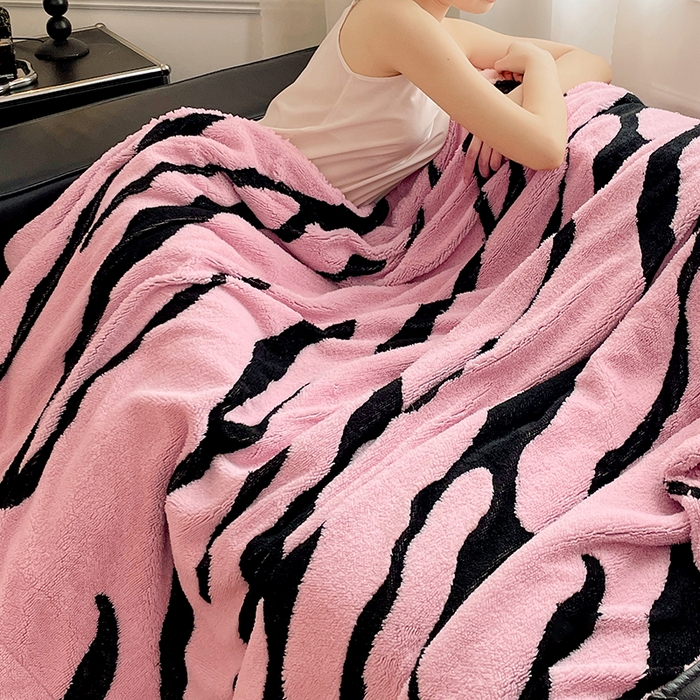 91家纺网 家纺一手货源 找家纺 楼兰公主毛毯专供 2025爆款阳离子赫本双层单层羊羔绒跨境绒毯 赫本-黛粉