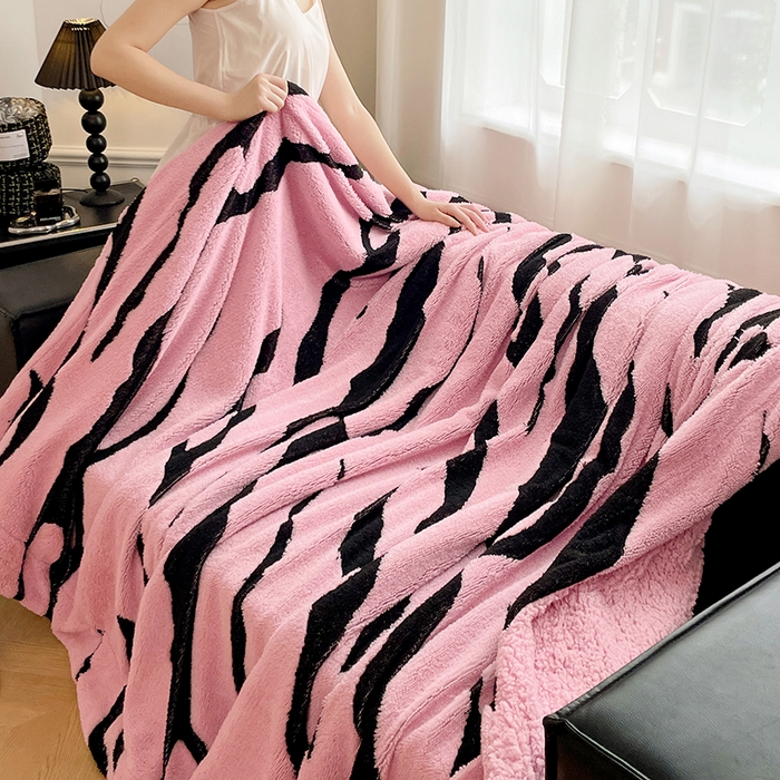 91家纺网 家纺一手货源 找家纺 楼兰公主毛毯专供 2025爆款阳离子赫本双层单层羊羔绒跨境绒毯 赫本-黛粉