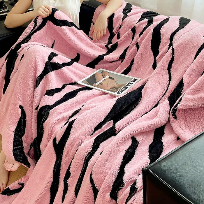 91家纺网 家纺一手货源 找家纺 楼兰公主毛毯专供 2025爆款阳离子赫本双层单层羊羔绒跨境绒毯 赫本-黛粉