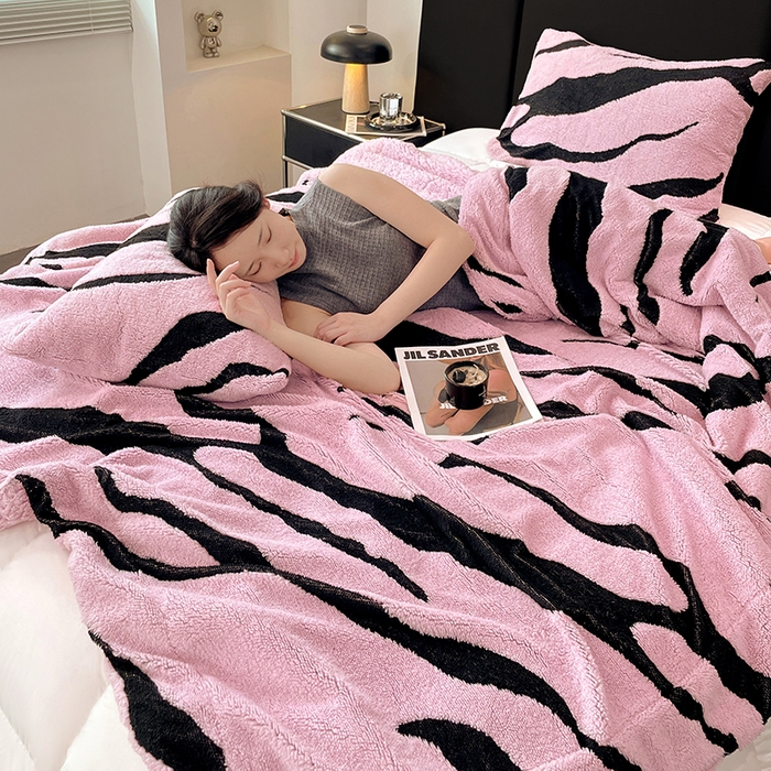 91家纺网 家纺一手货源 找家纺 楼兰公主毛毯专供 2025爆款阳离子赫本双层单层羊羔绒跨境绒毯 赫本-豆沙