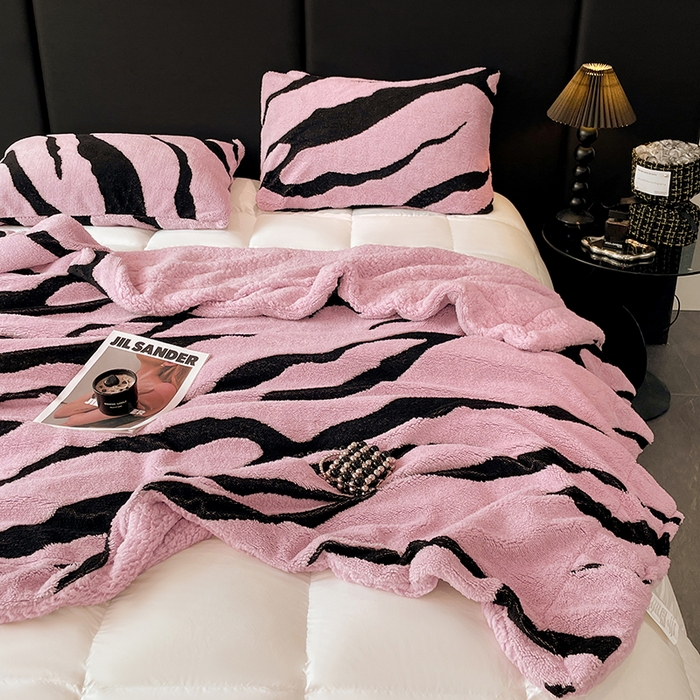 91家纺网 家纺一手货源 找家纺 楼兰公主毛毯专供 2025爆款阳离子赫本双层单层羊羔绒跨境绒毯 赫本-豆沙