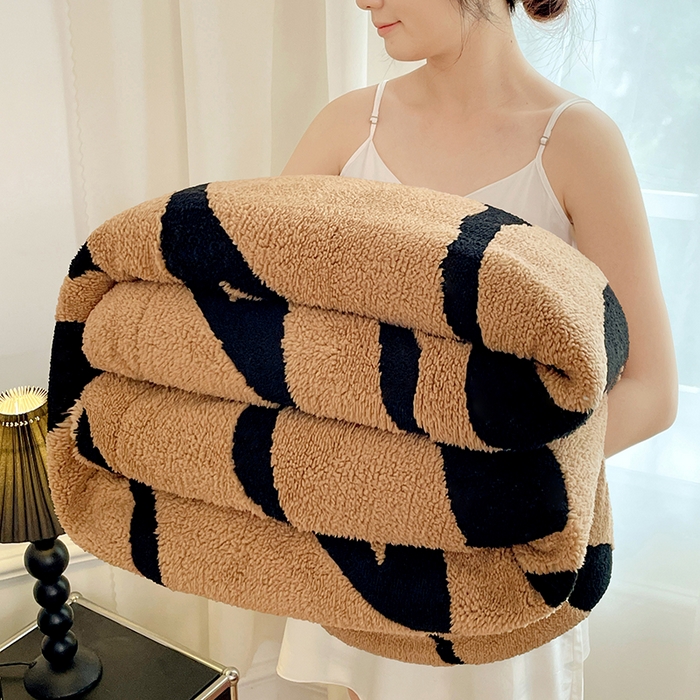 楼兰公主毛毯专供 2025爆款阳离子赫本双层单层羊羔绒跨境绒毯 赫本-卡其