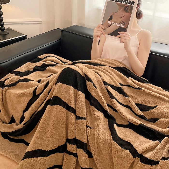 91家纺网 家纺一手货源 找家纺 楼兰公主毛毯专供 2025爆款阳离子赫本双层单层羊羔绒跨境绒毯 赫本-卡其