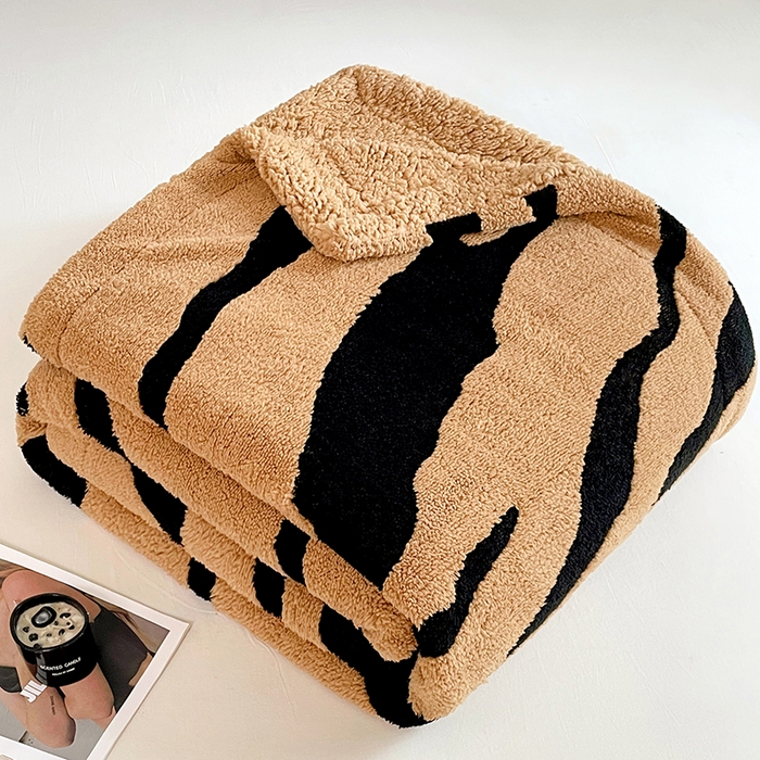 91家纺网 家纺一手货源 找家纺 楼兰公主毛毯专供 2025爆款阳离子赫本双层单层羊羔绒跨境绒毯 赫本-卡其