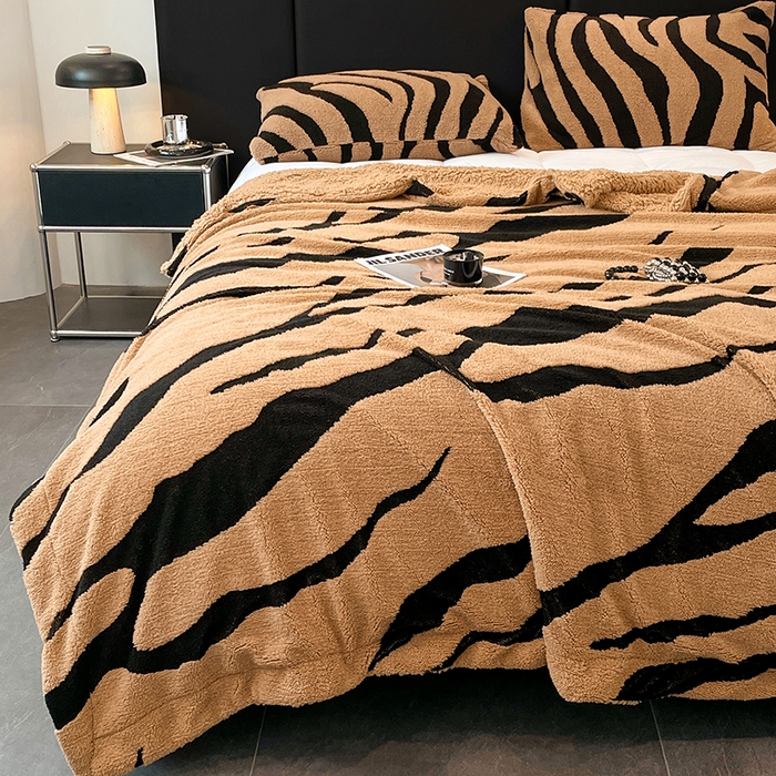 91家纺网 家纺一手货源 找家纺 楼兰公主毛毯专供 2025爆款阳离子赫本双层单层羊羔绒跨境绒毯 赫本-卡其