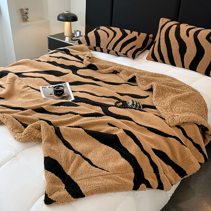 91家纺网 家纺一手货源 找家纺 楼兰公主毛毯专供 2025爆款阳离子赫本双层单层羊羔绒跨境绒毯 赫本-卡其