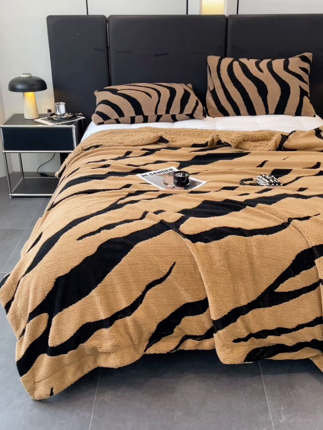 91家纺网 家纺一手货源 找家纺 楼兰公主毛毯专供 2025爆款阳离子赫本双层单层羊羔绒跨境绒毯 赫本-卡其