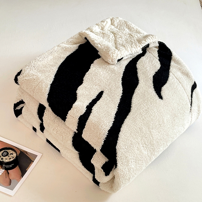 91家纺网 家纺一手货源 找家纺 楼兰公主毛毯专供 2025爆款阳离子赫本双层单层羊羔绒跨境绒毯 赫本-奶白