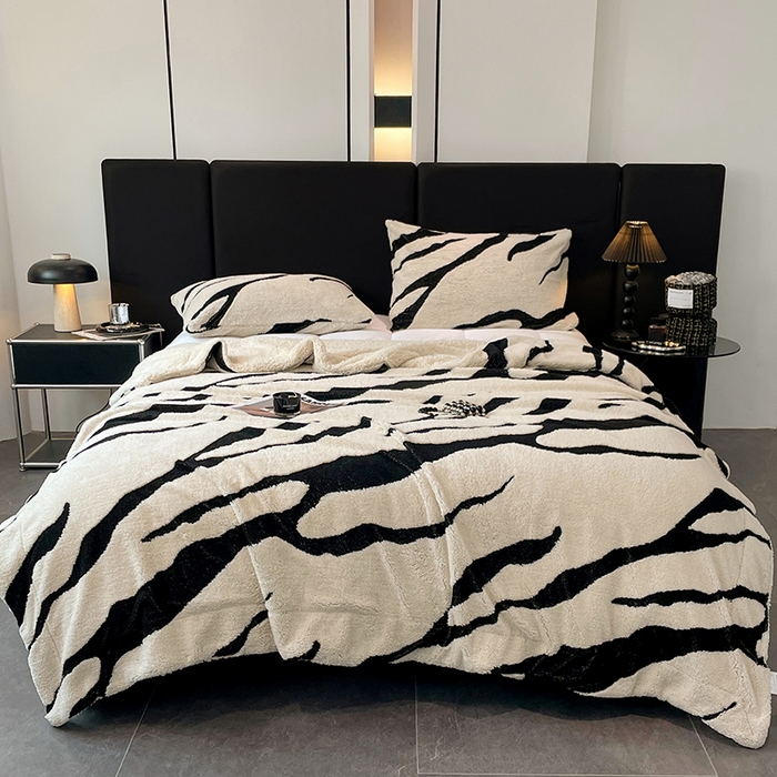 91家纺网 家纺一手货源 找家纺 楼兰公主毛毯专供 2025爆款阳离子赫本双层单层羊羔绒跨境绒毯 赫本-奶白