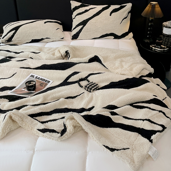 91家纺网 家纺一手货源 找家纺 楼兰公主毛毯专供 2025爆款阳离子赫本双层单层羊羔绒跨境绒毯 赫本-奶白