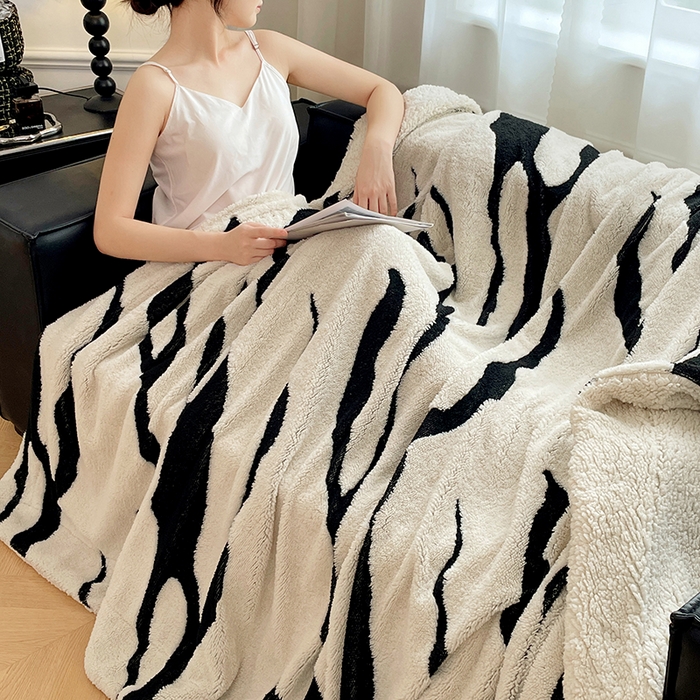 91家纺网 家纺一手货源 找家纺 楼兰公主毛毯专供 2025爆款阳离子赫本双层单层羊羔绒跨境绒毯 赫本-奶白