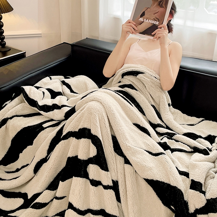 91家纺网 家纺一手货源 找家纺 楼兰公主毛毯专供 2025爆款阳离子赫本双层单层羊羔绒跨境绒毯 赫本-奶白