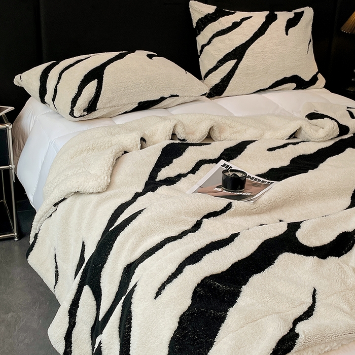 91家纺网 家纺一手货源 找家纺 楼兰公主毛毯专供 2025爆款阳离子赫本双层单层羊羔绒跨境绒毯 赫本-奶白