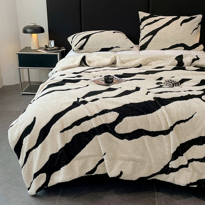 91家纺网 家纺一手货源 找家纺 楼兰公主毛毯专供 2025爆款阳离子赫本双层单层羊羔绒跨境绒毯 赫本-奶白