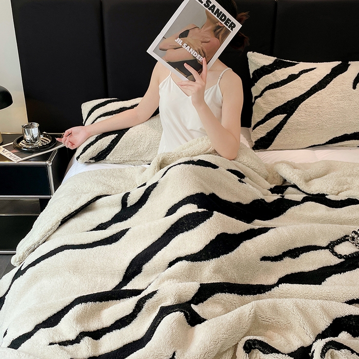 91家纺网 家纺一手货源 找家纺 楼兰公主毛毯专供 2025爆款阳离子赫本双层单层羊羔绒跨境绒毯 赫本-奶白