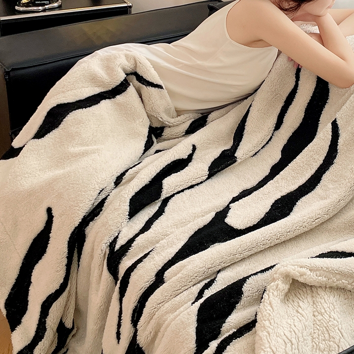 91家纺网 家纺一手货源 找家纺 楼兰公主毛毯专供 2025爆款阳离子赫本双层单层羊羔绒跨境绒毯 赫本-奶白