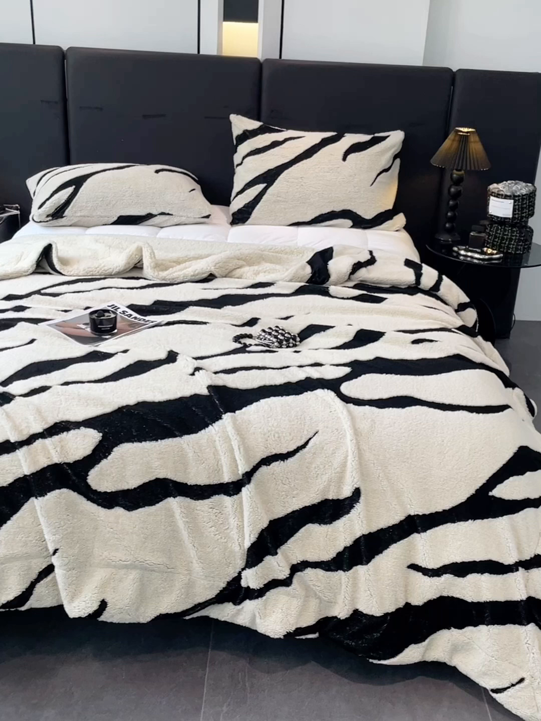 91家纺网 家纺一手货源 找家纺 楼兰公主毛毯专供 2025爆款阳离子赫本双层单层羊羔绒跨境绒毯 赫本-奶白