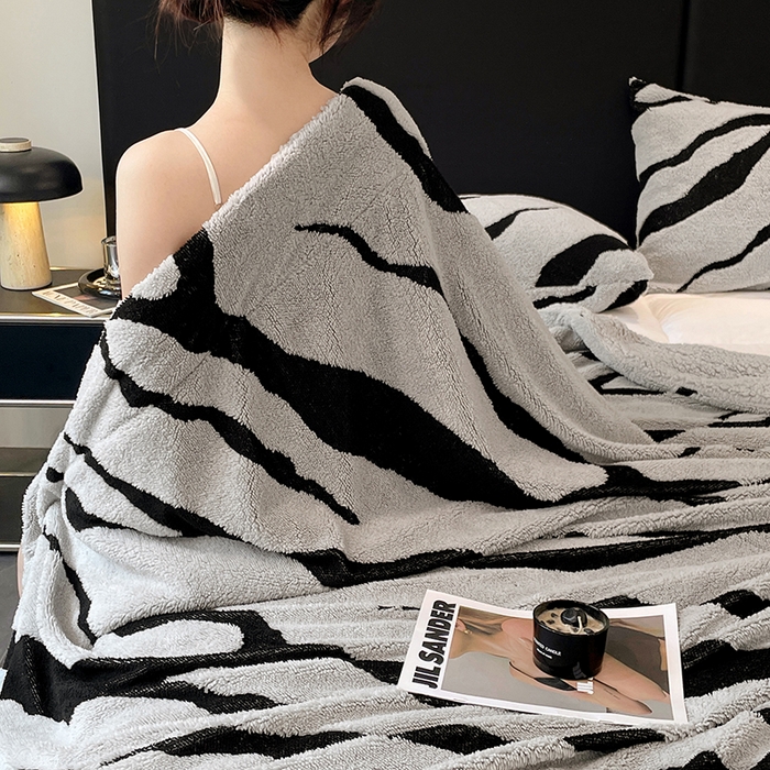 91家纺网 家纺一手货源 找家纺 楼兰公主毛毯专供 2025爆款阳离子赫本双层单层羊羔绒跨境绒毯 赫本-浅灰