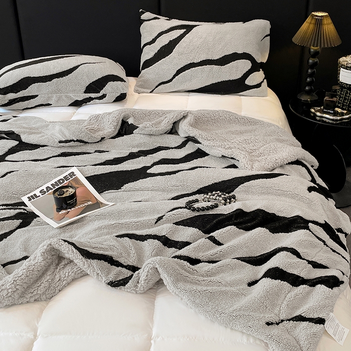 91家纺网 家纺一手货源 找家纺 楼兰公主毛毯专供 2025爆款阳离子赫本双层单层羊羔绒跨境绒毯 赫本-浅灰