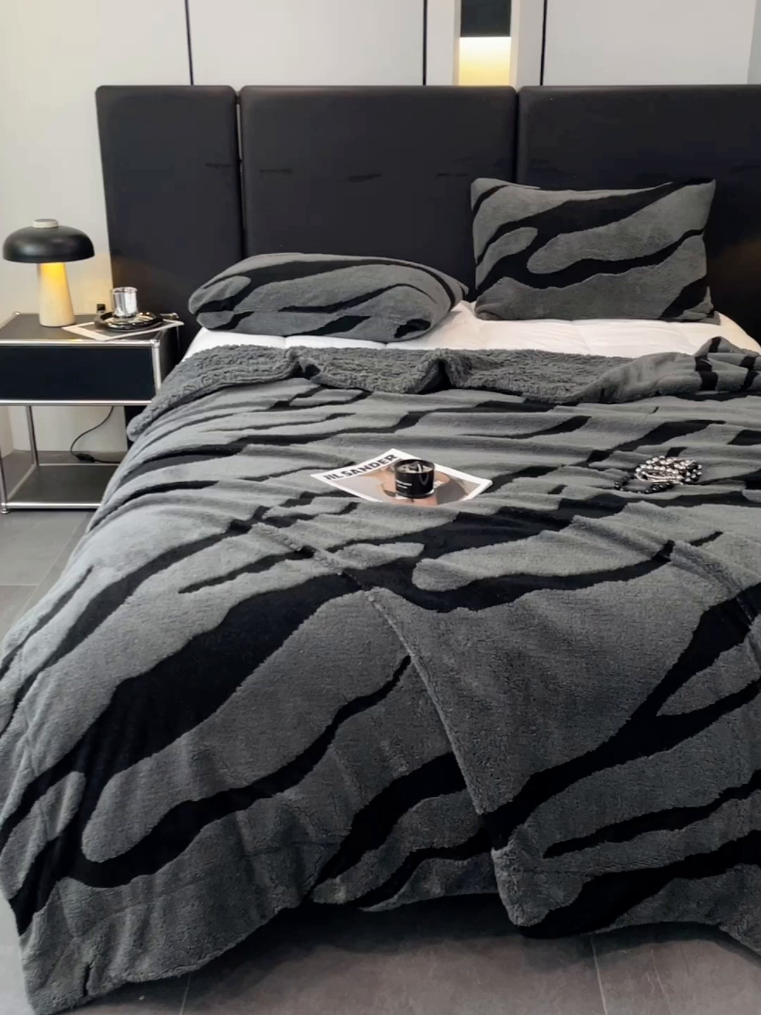 91家纺网 家纺一手货源 找家纺 楼兰公主毛毯专供 2025爆款阳离子赫本双层单层羊羔绒跨境绒毯 赫本-深灰