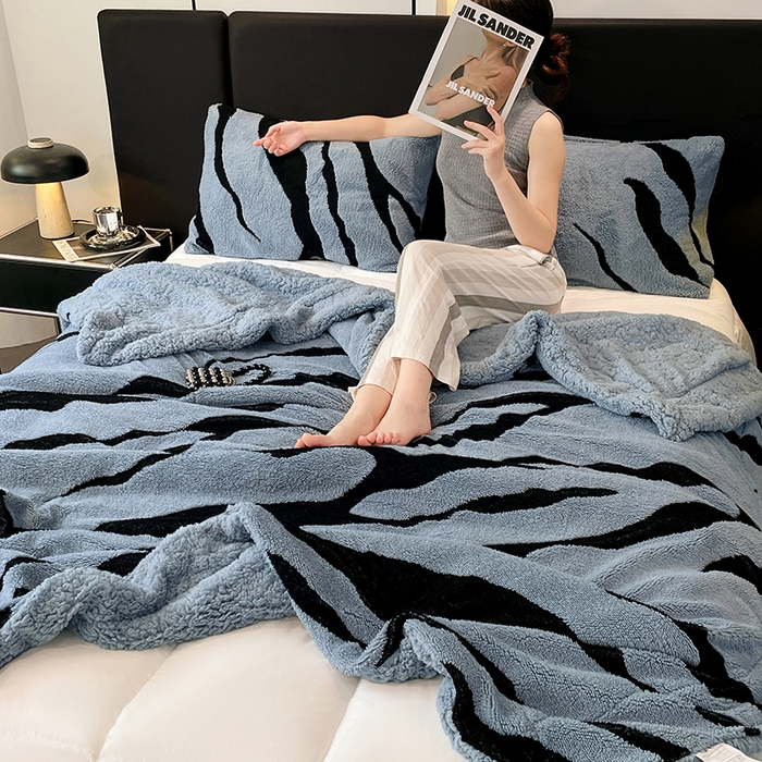 91家纺网 家纺一手货源 找家纺 楼兰公主毛毯专供 2025爆款阳离子赫本双层单层羊羔绒跨境绒毯 赫本-深蓝