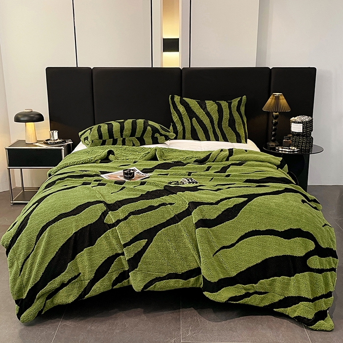 91家纺网 家纺一手货源 找家纺 楼兰公主毛毯专供 2025爆款阳离子赫本双层单层羊羔绒跨境绒毯 赫本-深绿