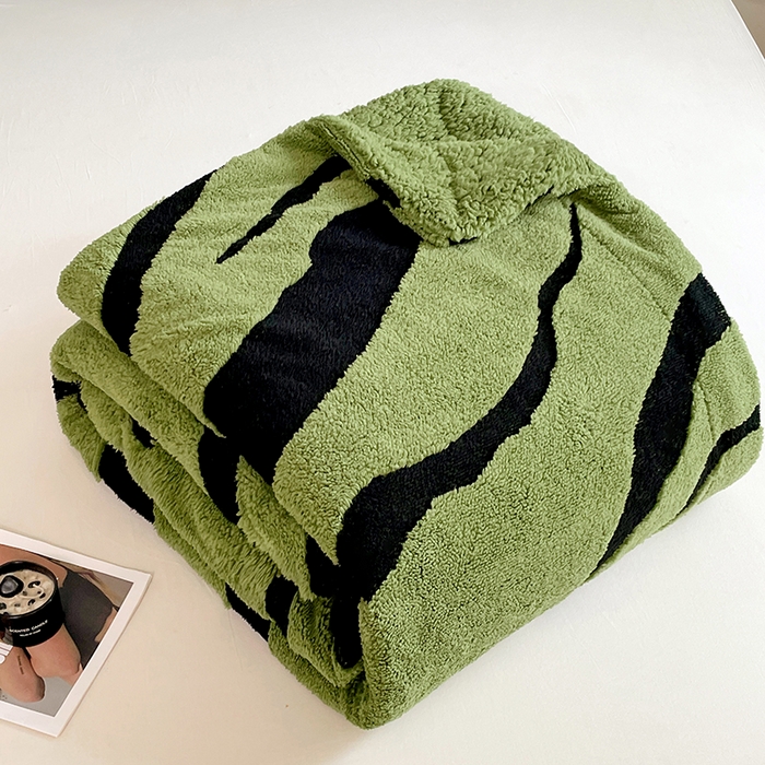 91家纺网 家纺一手货源 找家纺 楼兰公主毛毯专供 2025爆款阳离子赫本双层单层羊羔绒跨境绒毯 赫本-深绿