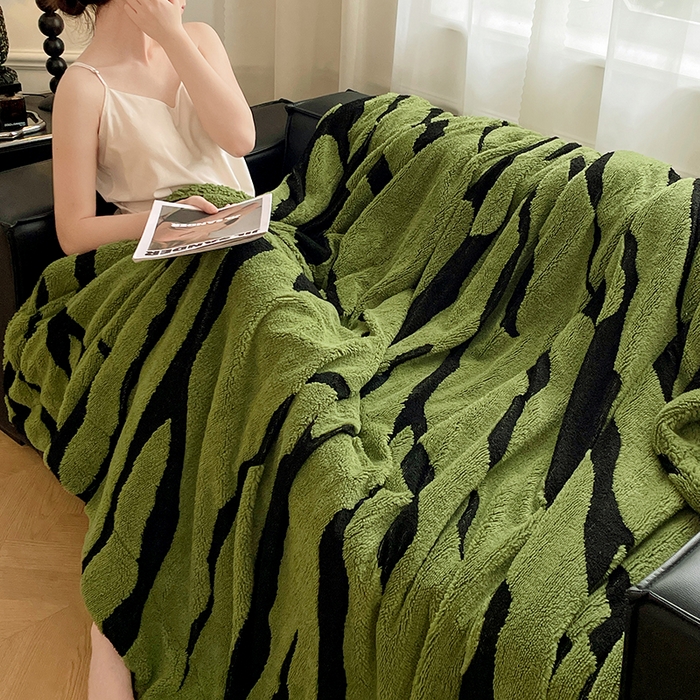 91家纺网 家纺一手货源 找家纺 楼兰公主毛毯专供 2025爆款阳离子赫本双层单层羊羔绒跨境绒毯 赫本-深绿