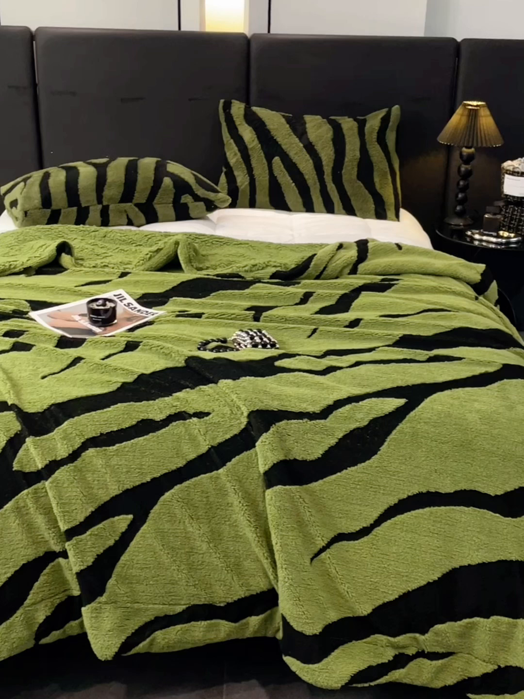 91家纺网 家纺一手货源 找家纺 楼兰公主毛毯专供 2025爆款阳离子赫本双层单层羊羔绒跨境绒毯 赫本-深绿