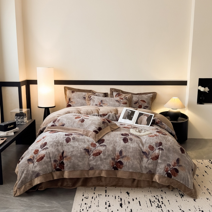 91家纺网 家纺一手货源 找家纺 九花鹿 2024新款A类宽边工艺款丹麦兔毛绒牛奶绒四件套 宽边丹麦兔绒-秋实(咖）