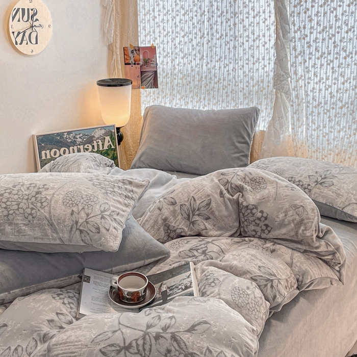 91家纺网 家纺一手货源 找家纺 小叮当家纺仓储工厂店 2025新款高克重230克雕花牛奶绒四件套 风雅颂-灰