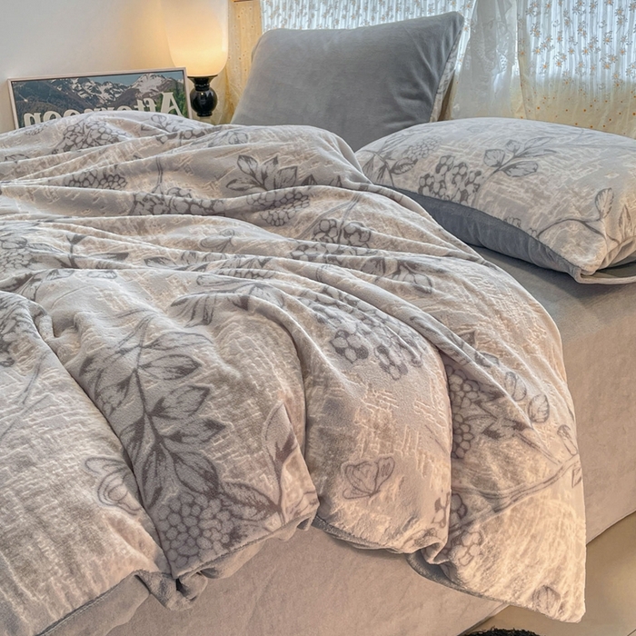 91家纺网 家纺一手货源 找家纺 小叮当家纺仓储工厂店 2025新款高克重230克雕花牛奶绒四件套 风雅颂-灰