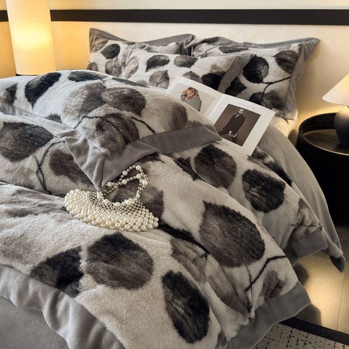 91家纺网 家纺一手货源 找家纺 九花鹿 2024新款A类宽边工艺款丹麦兔毛绒牛奶绒四件套 宽边丹麦兔绒-叶语