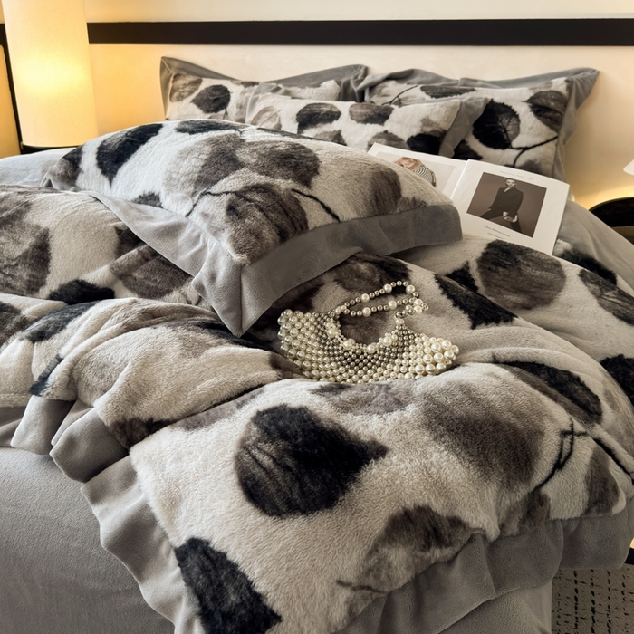 91家纺网 家纺一手货源 找家纺 九花鹿 2024新款A类宽边工艺款丹麦兔毛绒牛奶绒四件套 宽边丹麦兔绒-叶语