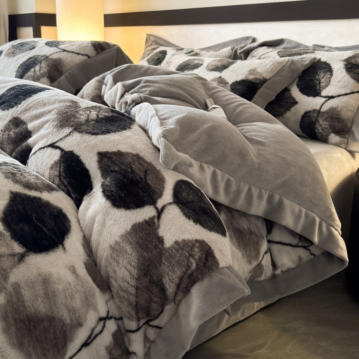 91家纺网 家纺一手货源 找家纺 九花鹿 2024新款A类宽边工艺款丹麦兔毛绒牛奶绒四件套 宽边丹麦兔绒-叶语