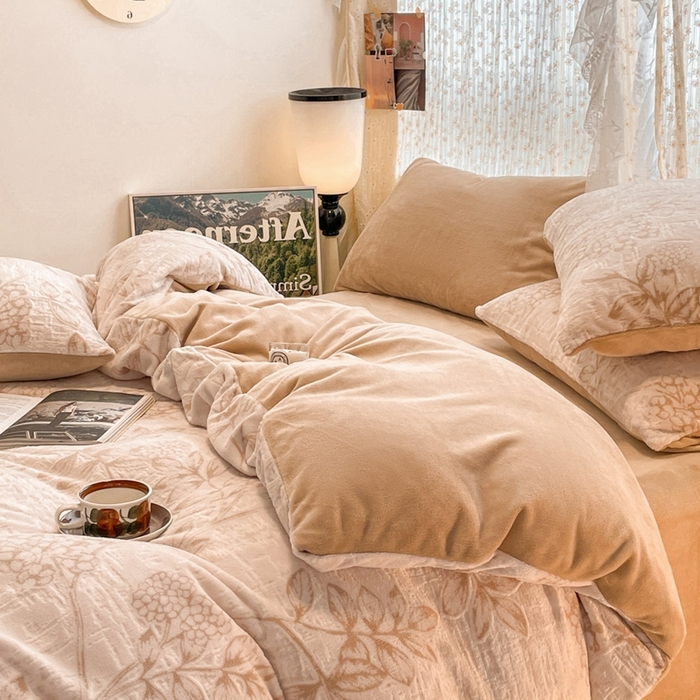 91家纺网 家纺一手货源 找家纺 小叮当家纺仓储工厂店 2025新款高克重230克雕花牛奶绒四件套 风雅颂-卡其