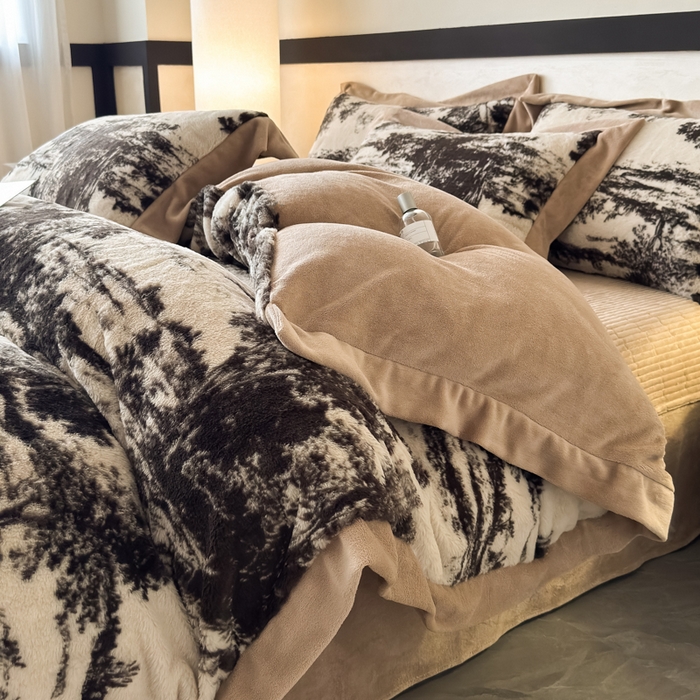 91家纺网 家纺一手货源 找家纺 九花鹿 2024新款A类宽边工艺款丹麦兔毛绒牛奶绒四件套 宽边丹麦兔绒-亦境