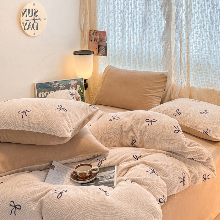 91家纺网 家纺一手货源 找家纺 小叮当家纺仓储工厂店 2025新款高克重230克雕花牛奶绒四件套 梦幻芭蕾-卡其