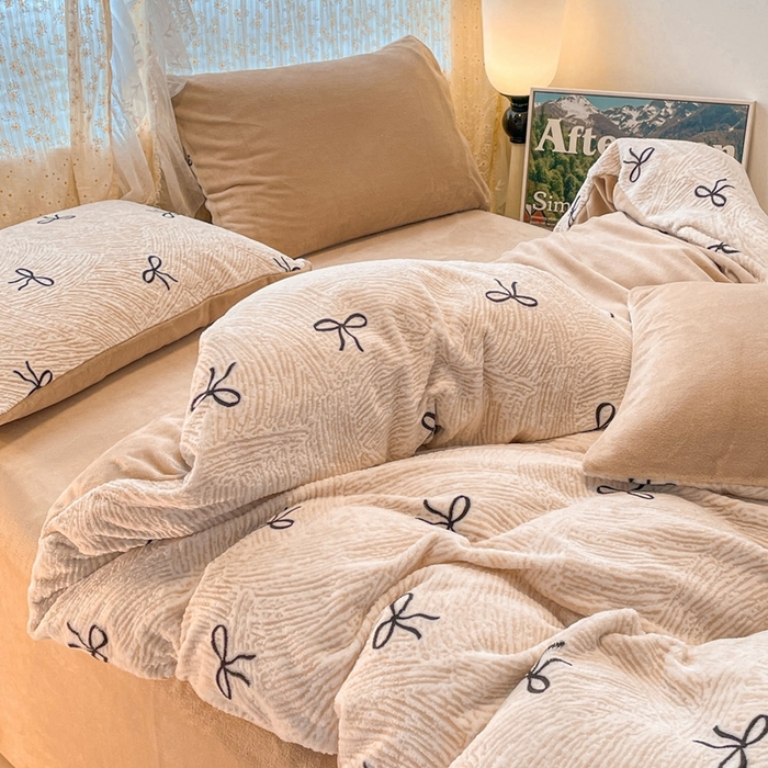 91家纺网 家纺一手货源 找家纺 小叮当家纺仓储工厂店 2025新款高克重230克雕花牛奶绒四件套 梦幻芭蕾-卡其