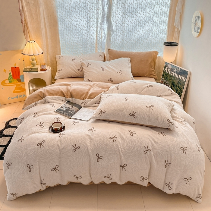 91家纺网 家纺一手货源 找家纺 小叮当家纺仓储工厂店 2025新款高克重230克雕花牛奶绒四件套 梦幻芭蕾-奶白