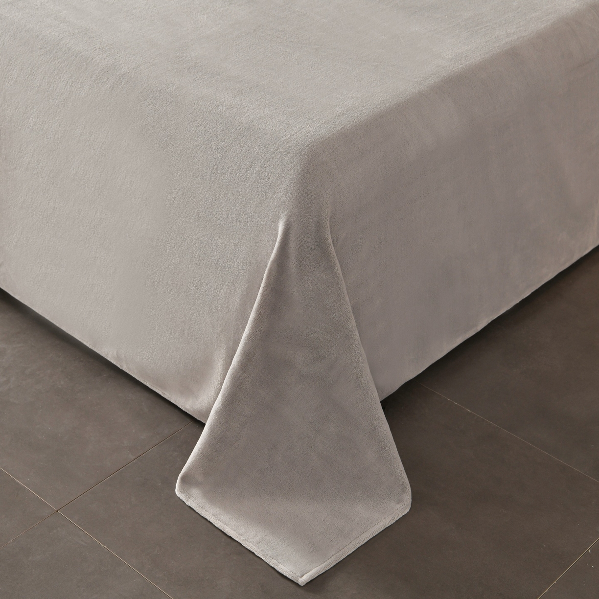 91家纺网 家纺一手货源 找家纺 菡宝2025新款工艺款贝壳边雕花绒简约良品风牛奶绒四件套-梵西系列 支持定做定制尺寸 米娅灰