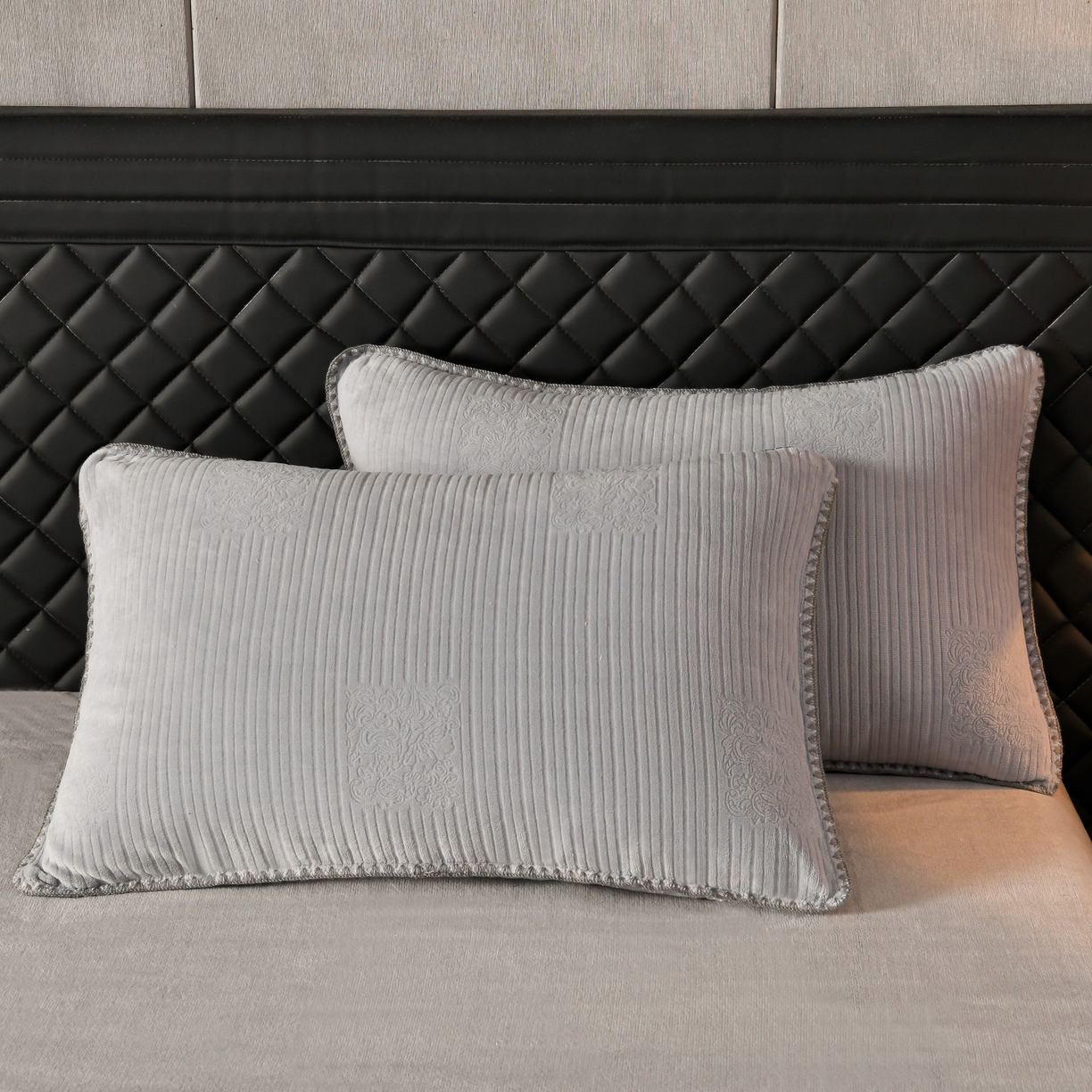 91家纺网 家纺一手货源 找家纺 菡宝2025新款工艺款贝壳边雕花绒简约良品风牛奶绒四件套-梵西系列 支持定做定制尺寸 米娅灰