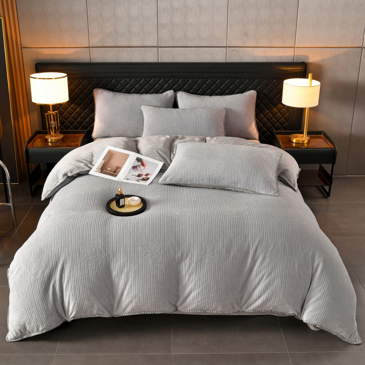 91家纺网 家纺一手货源 找家纺 菡宝2025新款工艺款贝壳边雕花绒简约良品风牛奶绒四件套-梵西系列 支持定做定制尺寸 米娅灰