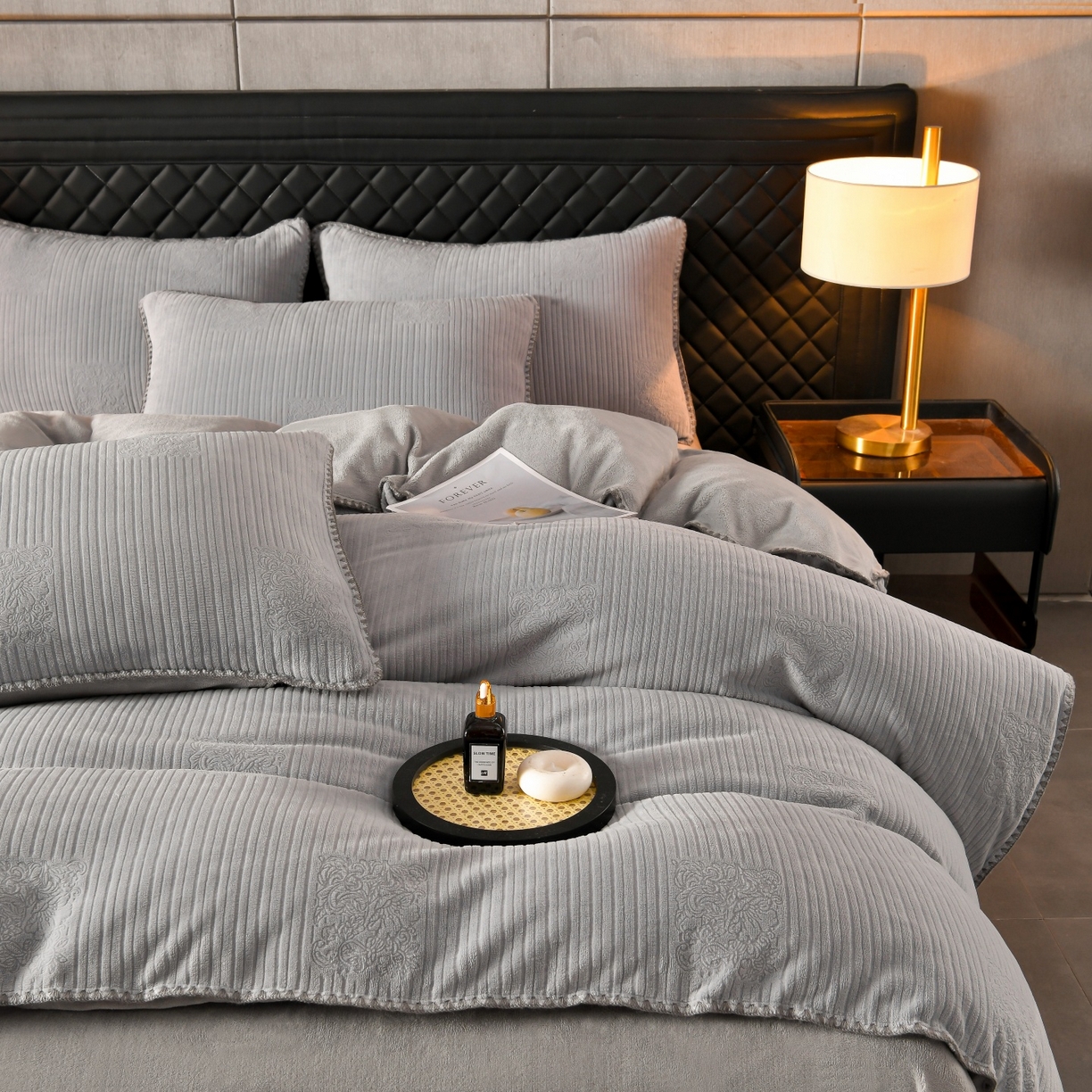 91家纺网 家纺一手货源 找家纺 菡宝2025新款工艺款贝壳边雕花绒简约良品风牛奶绒四件套-梵西系列 支持定做定制尺寸 米娅灰