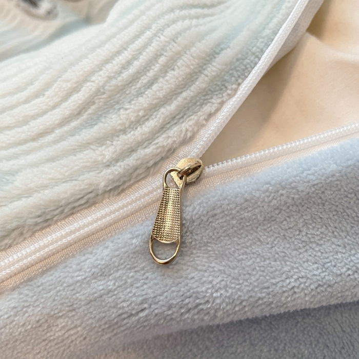 91家纺网 家纺一手货源 找家纺 小叮当家纺仓储工厂店 2025新款高克重230克雕花牛奶绒四件套 水漾蝶舞-蓝