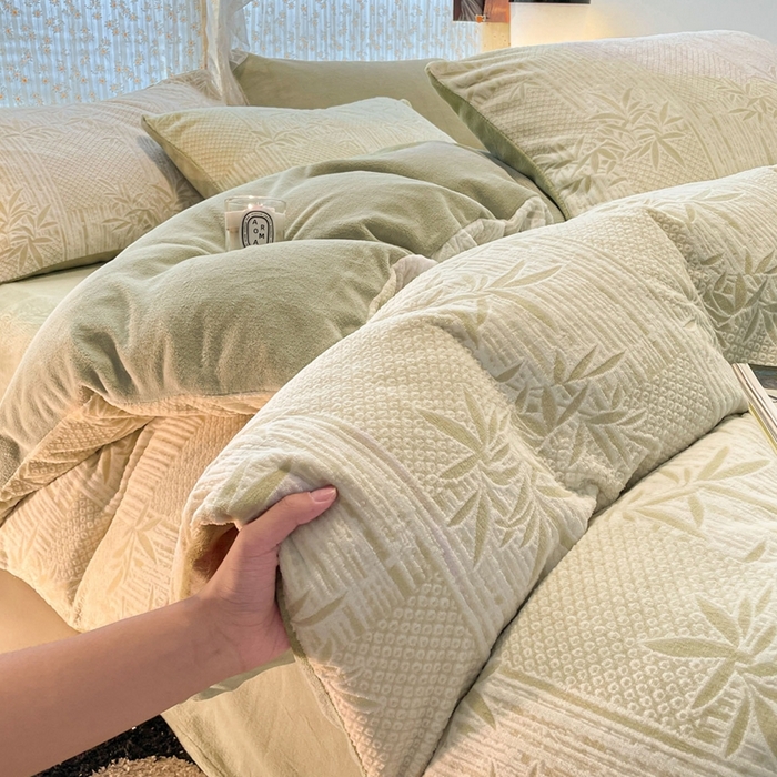 小叮当家纺仓储工厂店 2025新款高克重230克雕花牛奶绒四件套 竹林涧-绿